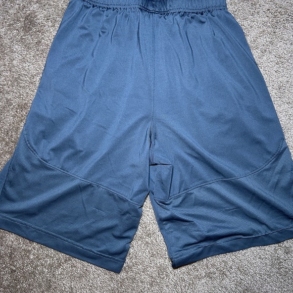 Under Armour Gray Athletic Shorts Lightweight Performance - Picture 3 of 5